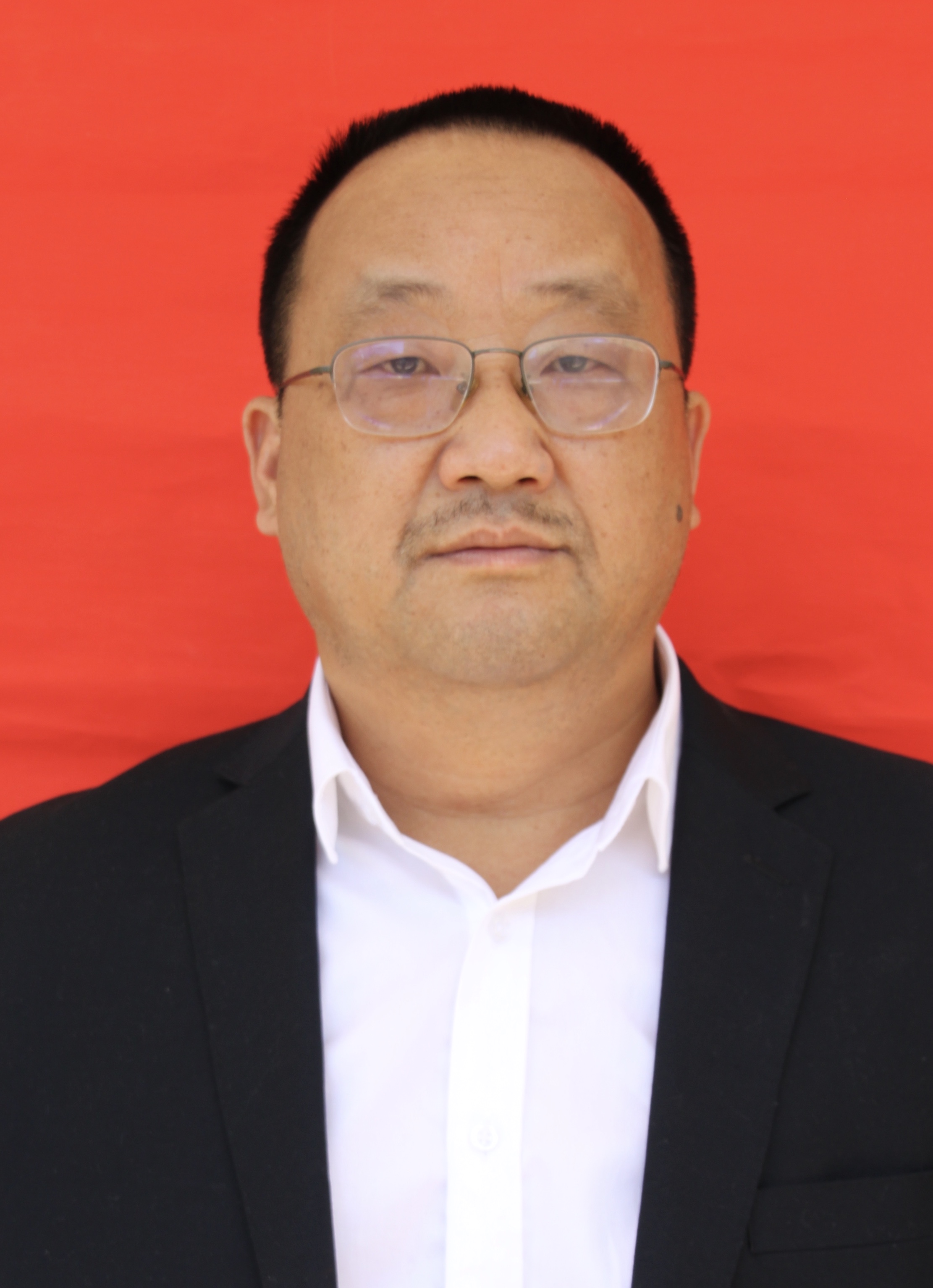 郑校.jpg 郑校.jpg